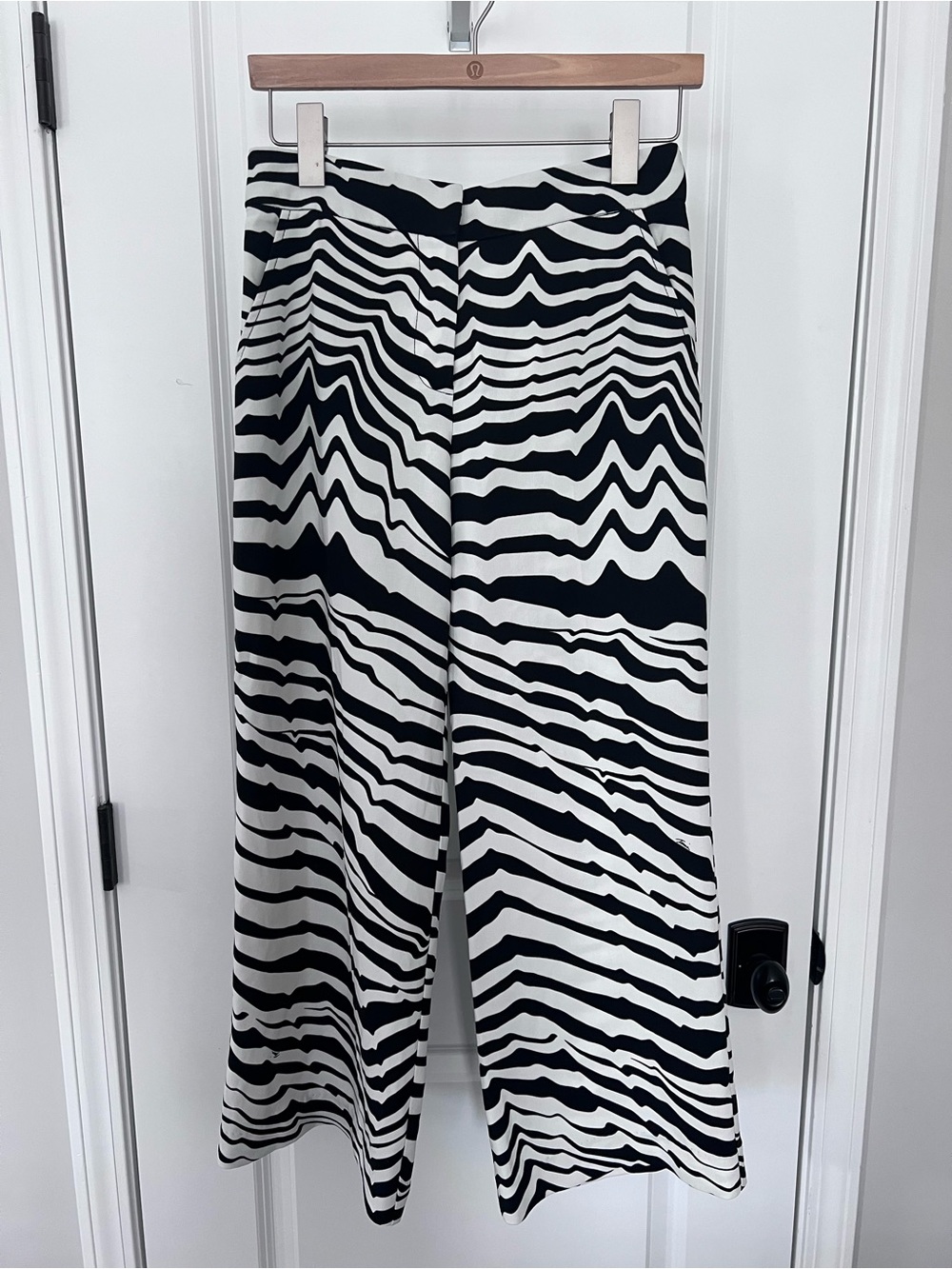 Trina Turk Zebra Print Trouser Pants Size 4 EUC